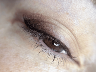 Eye-liner permanent : Regard Sublimé, Résultat Naturel et Durable