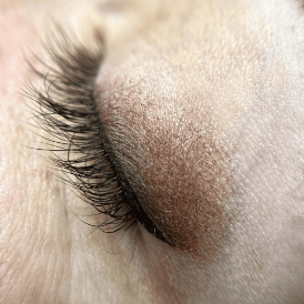 Eye-liner permanent : Regard Sublimé, Résultat Naturel et Durable
