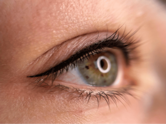 Découvrez tout sur l’eye-liner permanent : techniques, résultats, avantages, précautions et conseils d’experts pour un regard sublimé durablement.