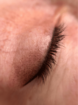 Eye-liner permanent : Regard Sublimé, Résultat Naturel et Durable