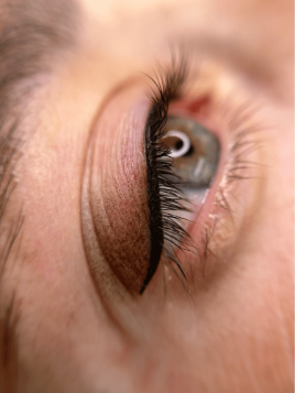 Eye-liner permanent : Regard Sublimé, Résultat Naturel et Durable